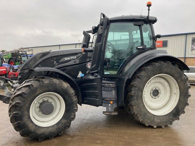 VA685527 – 2020 Valtra T214V SmartTouch Tractor