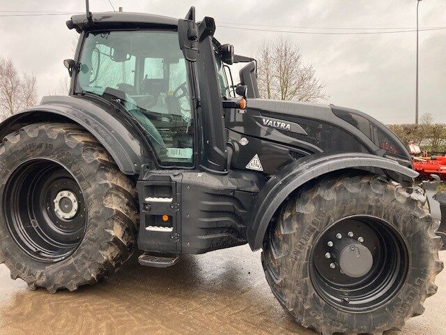 VA685106 – 2021 Valtra T254V SmartTouch Tractor