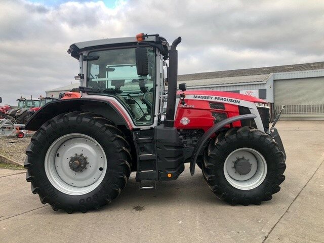 MA728760 – 2021 Massey Ferguson 8S.225 Exclusive Tractor