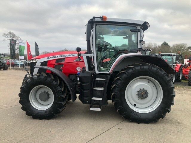 MA728760 – 2021 Massey Ferguson 8S.225 Exclusive Tractor