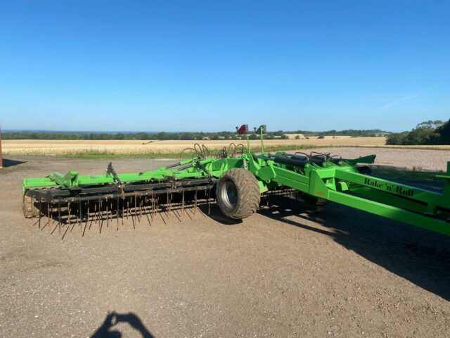 One- 2011 Tillso 8.4m Rake and Roll