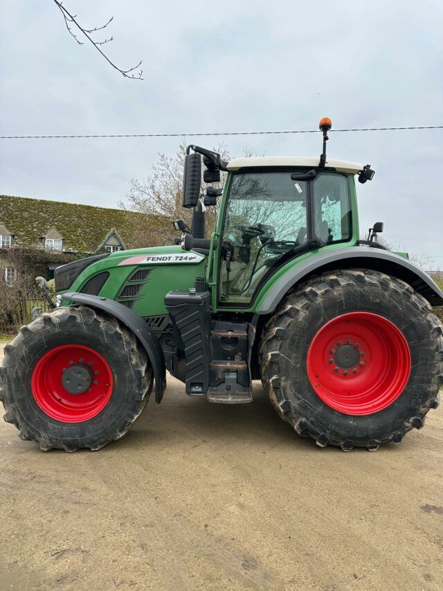 One- 2016 Fendt 724 Vario Profi Plus