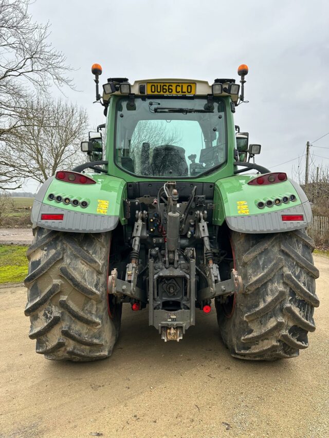 One- 2016 Fendt 724 Vario Profi Plus