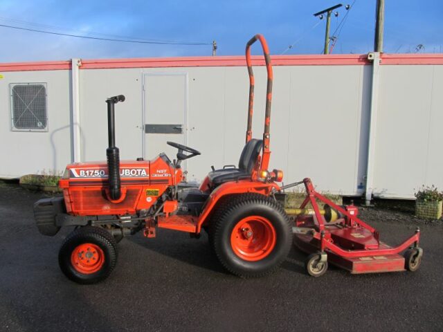 Kubota B1750HD With 3 Blade Topper