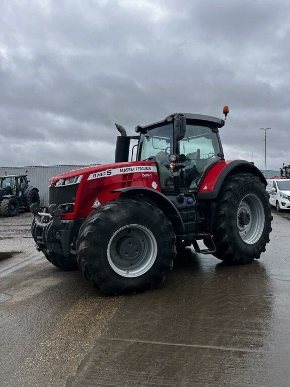 MA537673 – 2019 Massey Fergubson 8740S EX DVT 4WD Tractor