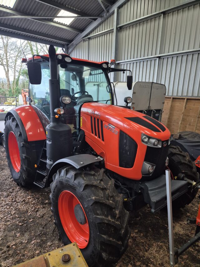 Kubota M7153