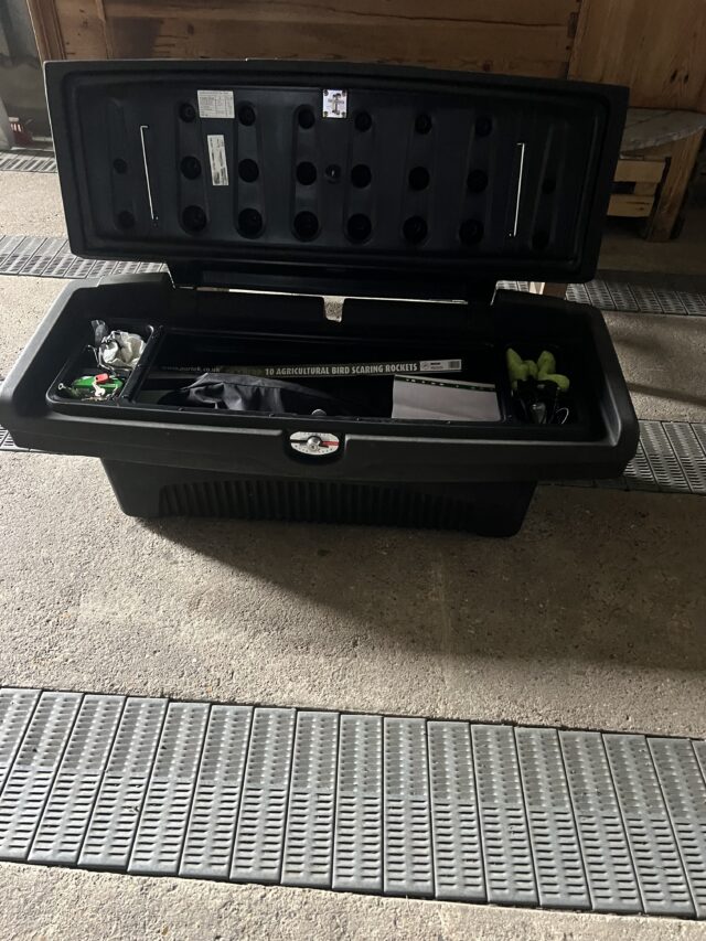 Lockable pickup box