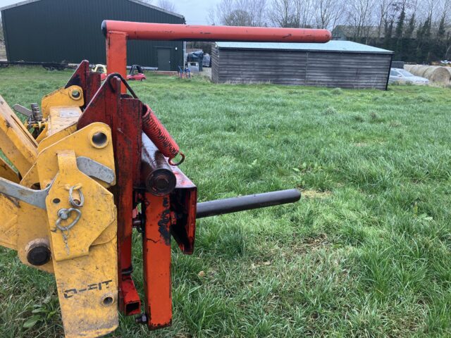 Kverneland Silage bale handler