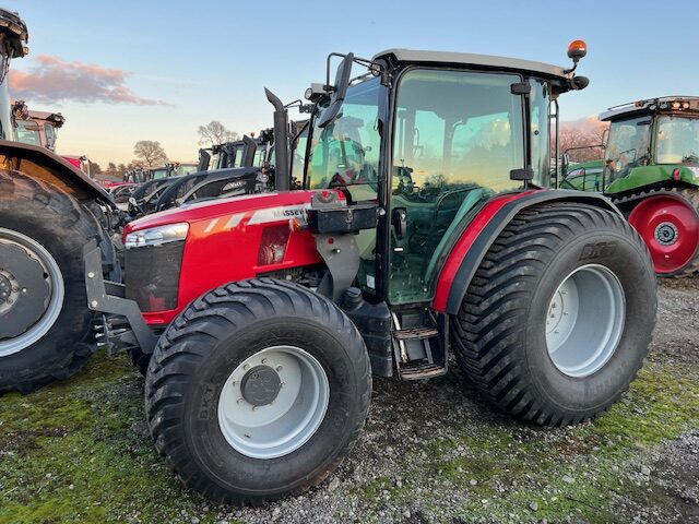 T604358A 2020 Massey Ferguson 4709 4WD Global Tractor