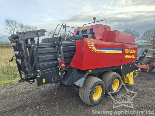 New Holland BB940 Baler