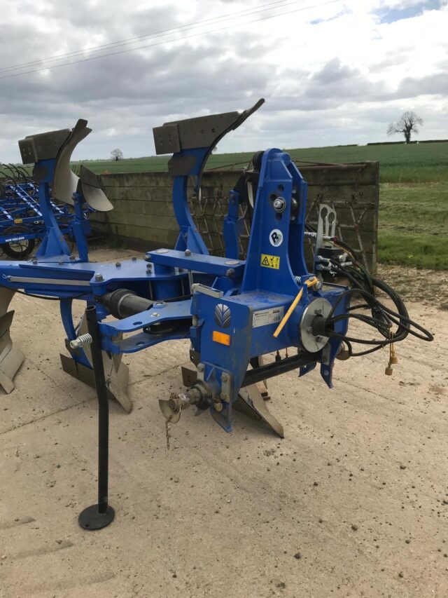 USED New Holland PHS 5 Furrow Reversible Plough For Sale