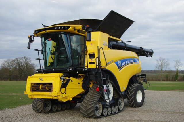 New Holland CR9.90