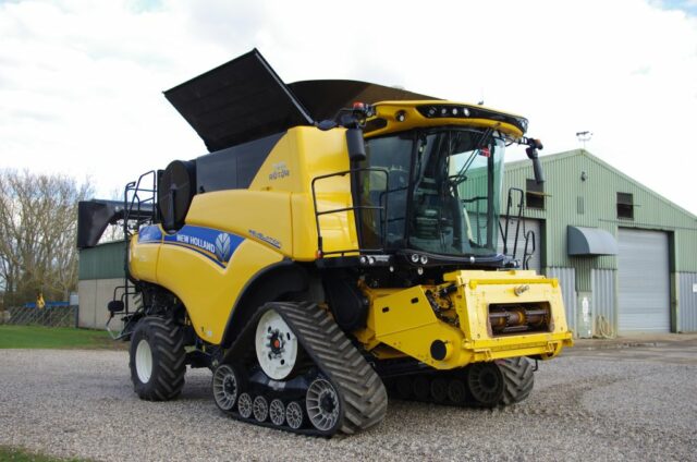 New Holland CR9.90