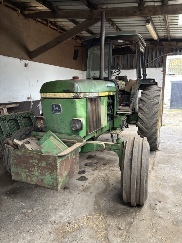 John Deere 3140