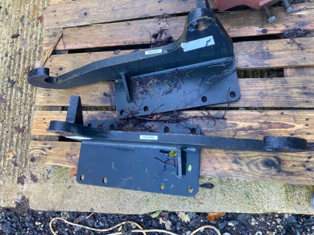 BM000044 NEW JCB BOLT ON Q FIT BRACKETS