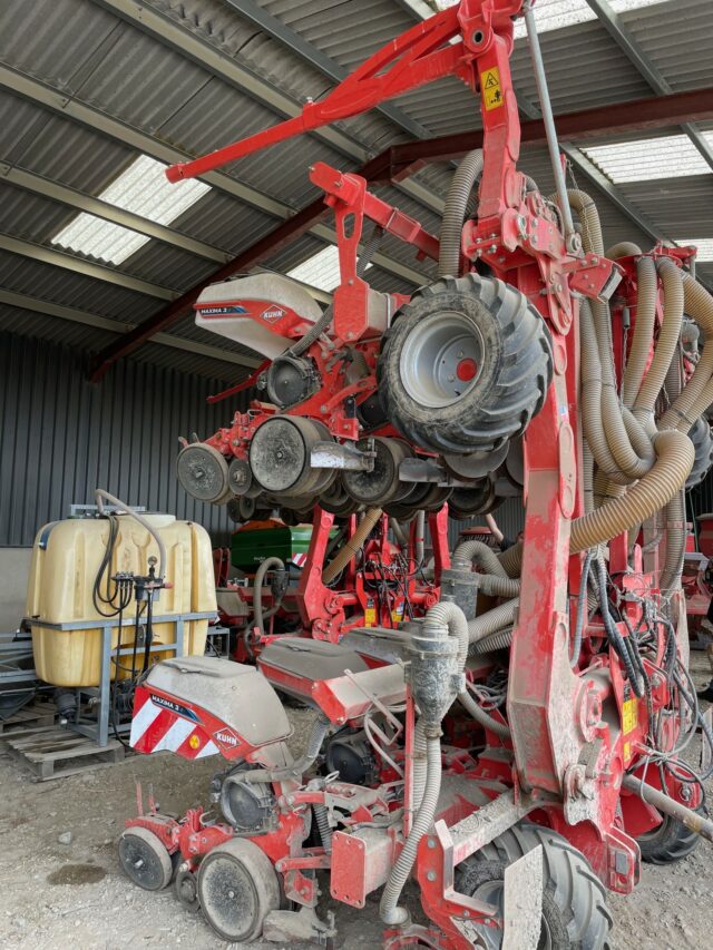 JM000078 KUHN MAXIMA 3 MAIZE DRILL