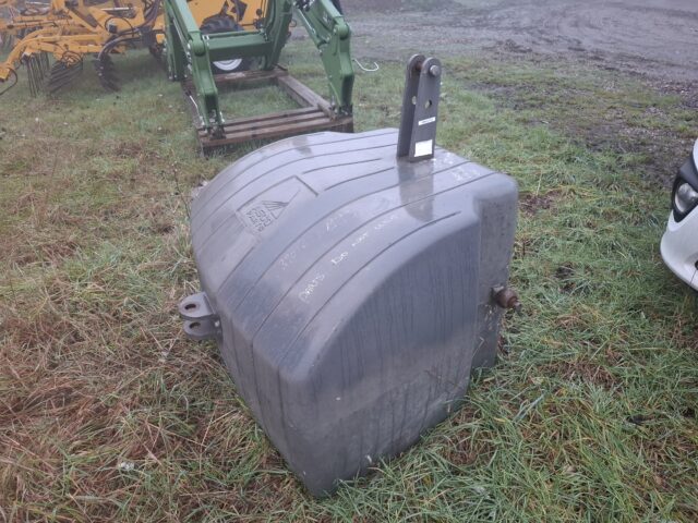 GM035783 VALTRA TRACTOR WEIGHT 1200kg.