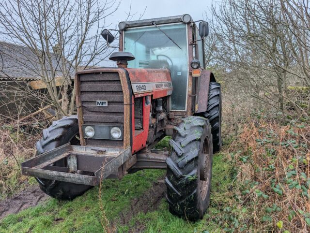 Massey 2640