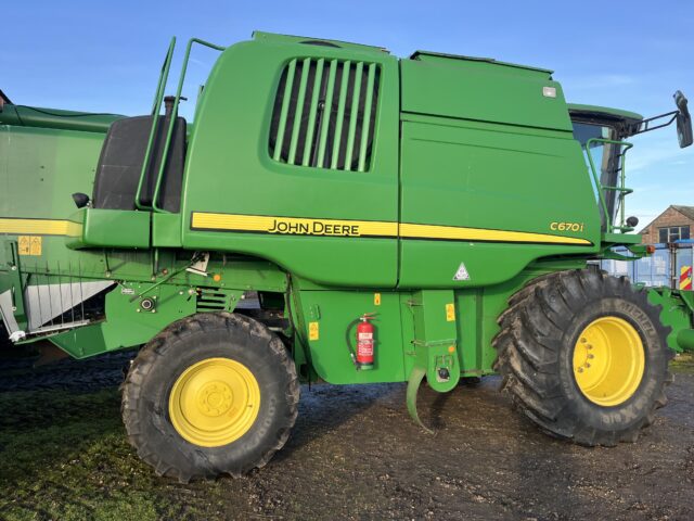 John Deere C670i Combine