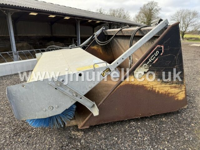 Suton Gurney Reeve ELCS70 Sweeper Bucket