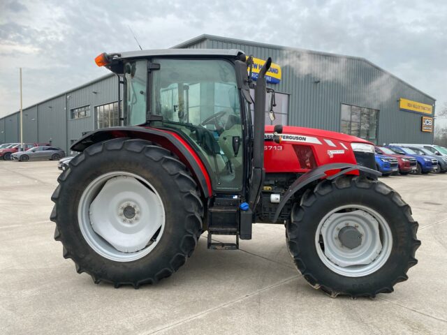 Massey Ferguson 6713