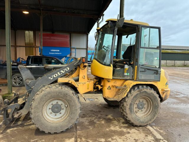 VOLVO L30B LOADING SHOVEL