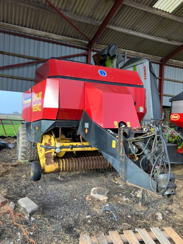 NEW HOLLAND BB940 BALER