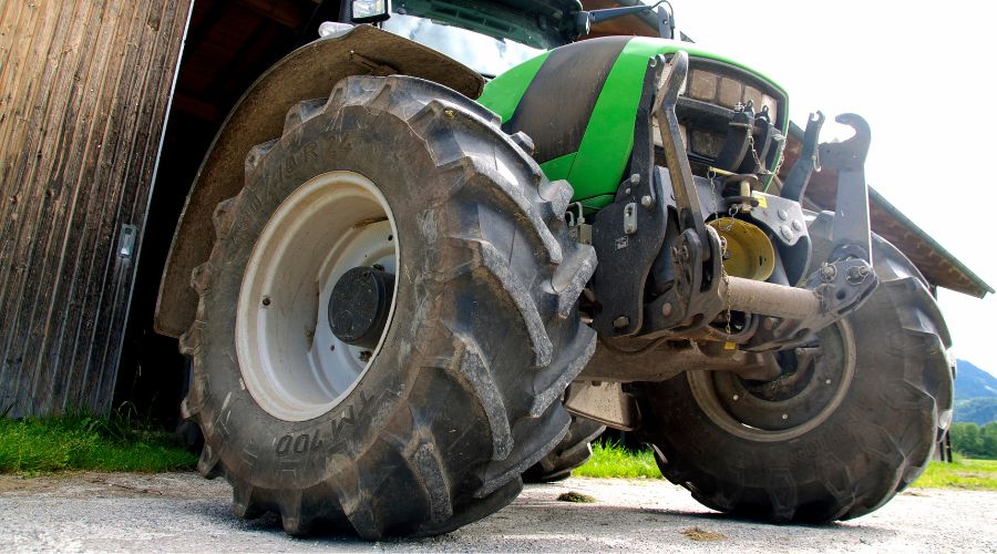 SAME Deutz-Fahr tractor with tyres