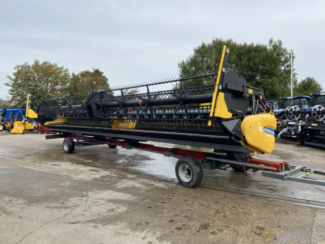 New Holland 8240 40FT Draper Header