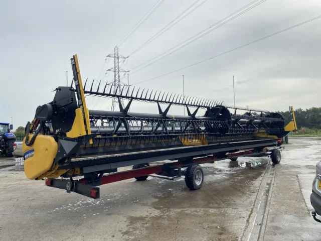 New Holland 8240 40FT Draper Header