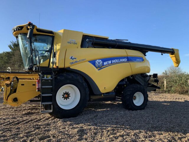 USED New Holland CR8.90 Combine Harvester For Sale